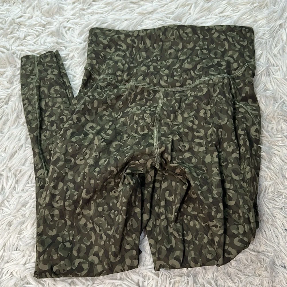 Lululemon Base Pace High-Rise Crop 23